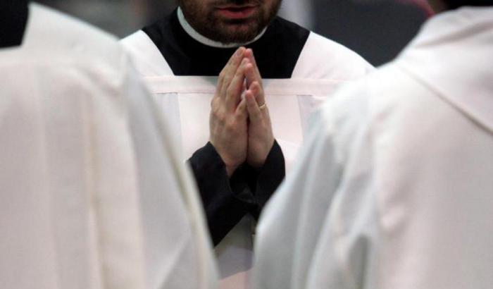 La provocazione (giusta) di un parroco a Matera: "Chi non è vaccinato non venga in chiesa"