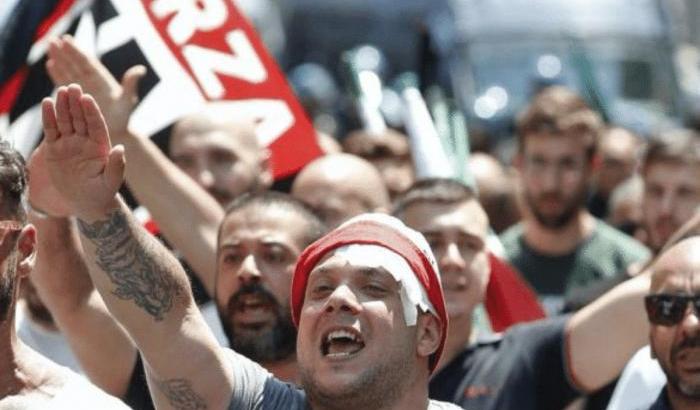 Manifestazione negazionista con i fascisti di Forza Nuova