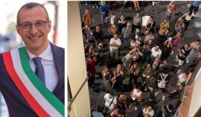 0005BFA2-il-sindaco-ricci-e-la-protesta-sotto-casa-sua-a-pesaro Il sindaco Ricci e la protesta sotto casa sua a Pesaro