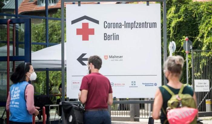 Berlino dura contro i no-vax: vietate 13 manifestazioni contro il lockdown
