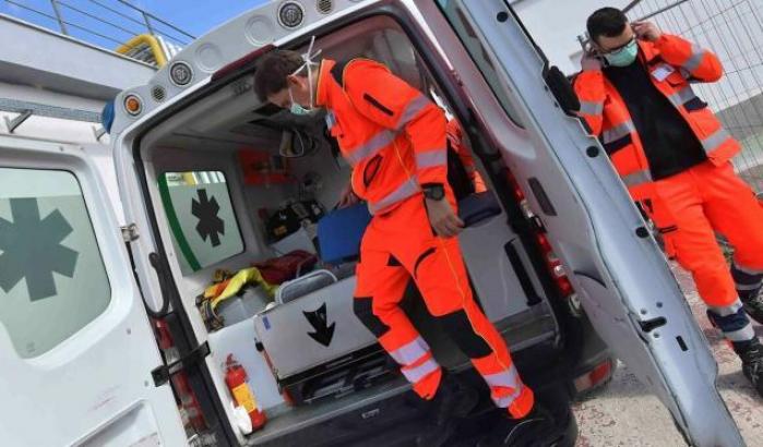 Ennesimo incidente mortale sul lavoro: operaio schiacciato da una lastra