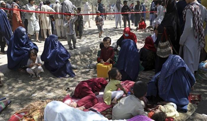 In Afghanistan via i soldati, ritornano i bombardieri: il disastro dell'Occidente