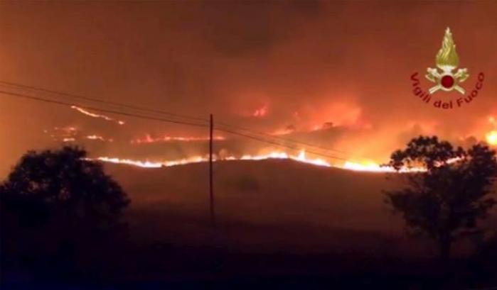 Il sud martoriato dai roghi: gli incendi provocano altre due vittime