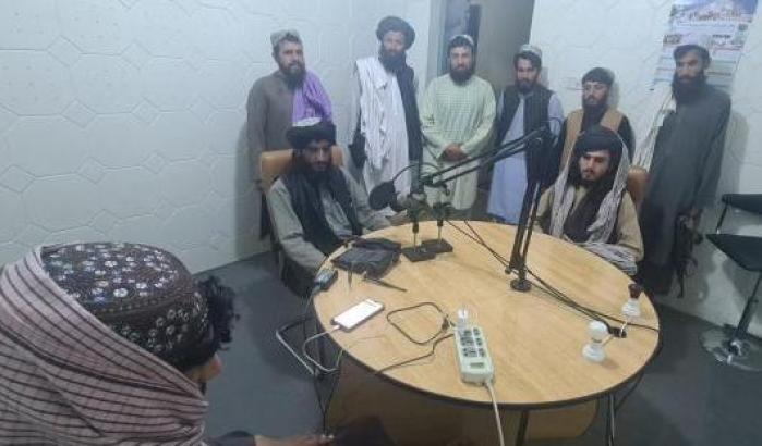 I talebani lanciano i programmi di radio sharia