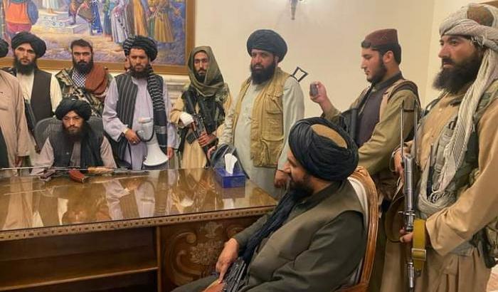 Talebani nel palazzo presidenziale di Kabul