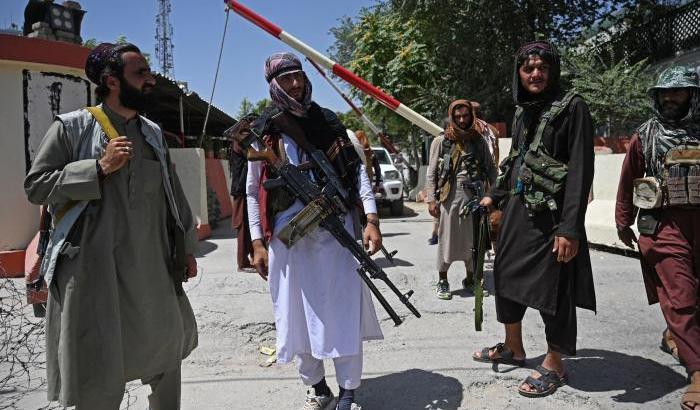 Facebook mette al bando i Talebani: sono un'organizzazione terroristica