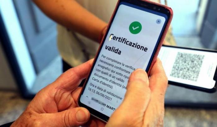 I sindacati insorgono sul Green Pass: "Nessuna disparità di trattamento fra luoghi di lavoro e mense"