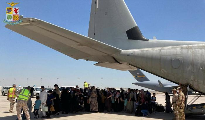 Aereo da Kabul all'Italia