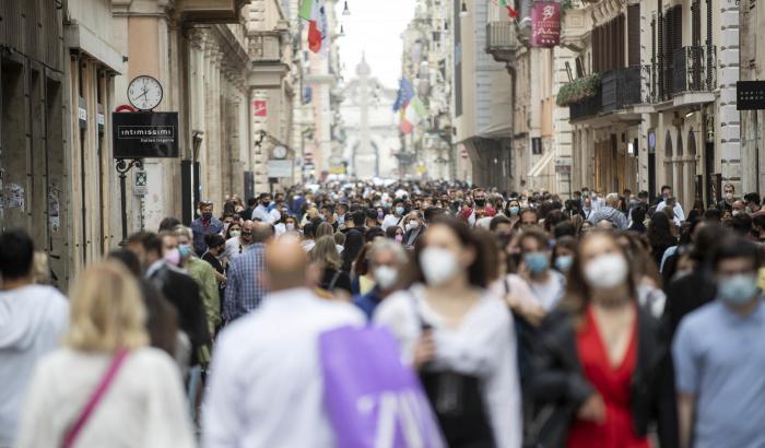 Estate finita ma il Covid non 'sfonda': 24 morti e tasso di positività allo 0,6%