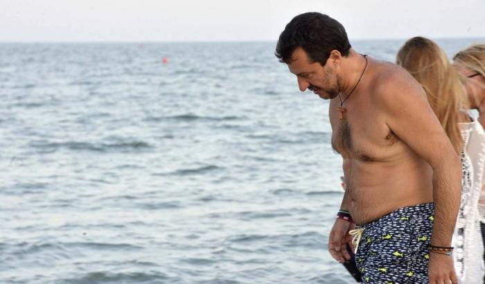 Matteo Salvini in spiaggia