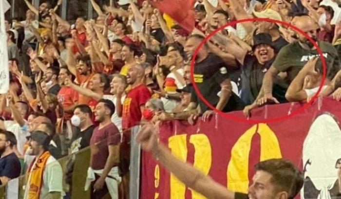 Udite udite, leader di Forza Nuova si fa il tampone per vedere la Roma (ma non l'avevano vietato agli iscritti?)