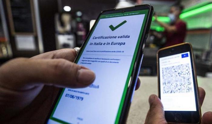 Le decisioni del governo: si va verso l'obbligo del Green pass a lavoro e la terza dose ai più fragili