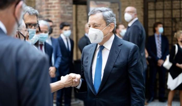 Draghi ai sindacati: "Il green pass diventa obbligatorio in tutti i luoghi di lavoro"