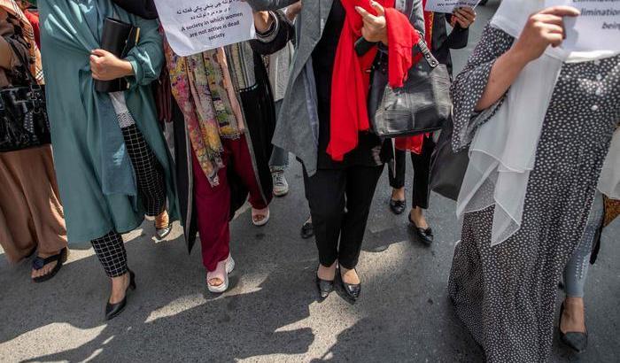0005C8AD-manifestazione-di-donne-a-kabul Manifestazione di donne a Kabul