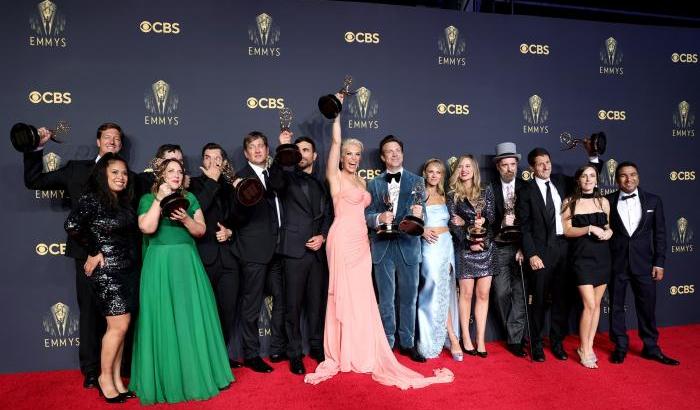 "The Crown" trionfa agli Emmy e incorona Netflix: ecco tutti i premi