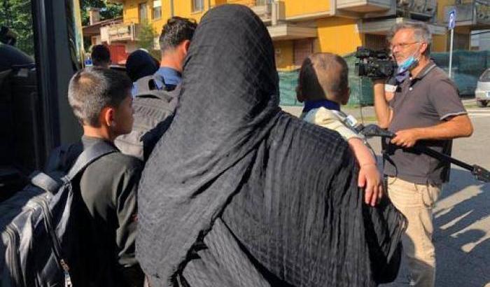 Madre afghana accolta a Firenze: "L'umanità esiste ancora" (ma non a destra)