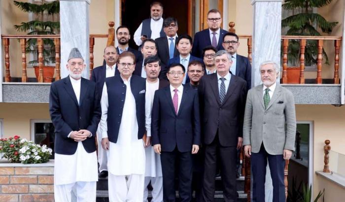 Foto dell'incontro tra i rappresentanti e il governo talebano