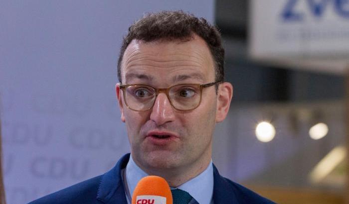 Germania dura con i no-vax: niente stipendio per i non vaccinati in quarantena