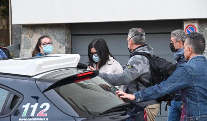 Momento dell'arresto delle figlie di Laura Ziliani