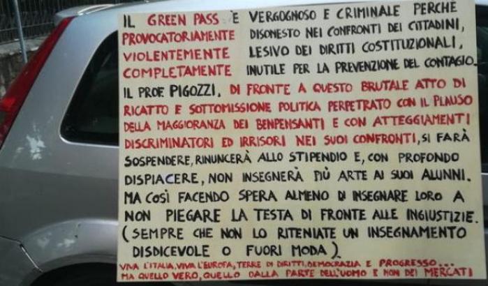 Cartello afflitto fuori scuola secondaria Signorelli di Orvieto dal professor Gianfranco Pigozzi per protesta