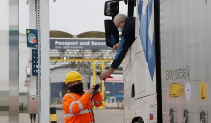 Penuria di manodopera in Regno Unito: Johnson concede 10mila visti di tre mesi