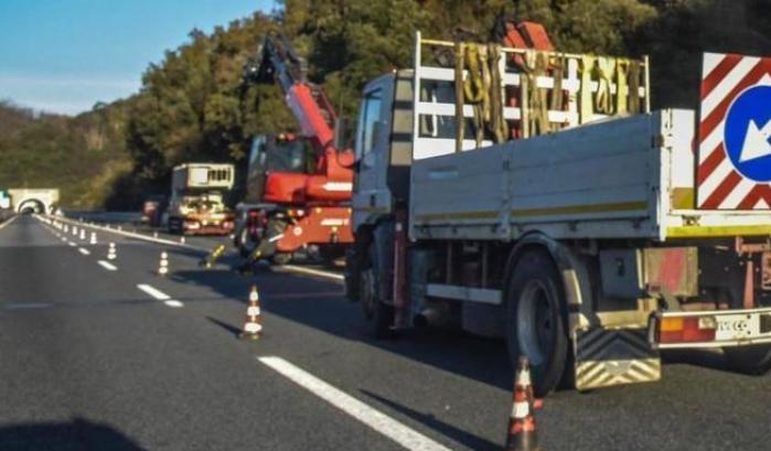 Operaio ucciso mentre lavorava in autostrada