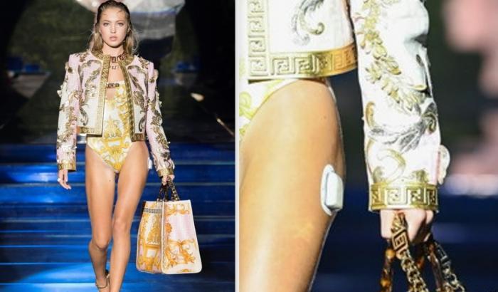 Lila Moss con il "cerotto" per il diabete alla Fashion Week