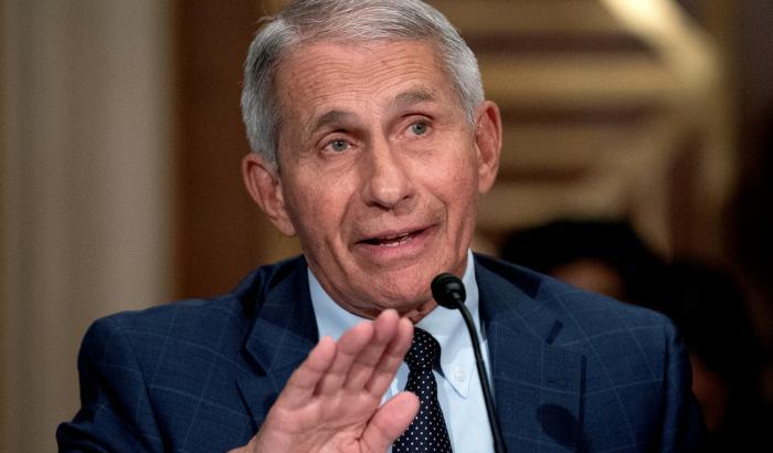 Fauci furibondo con un conduttore di Fox News: "È un folle, va licenziato"