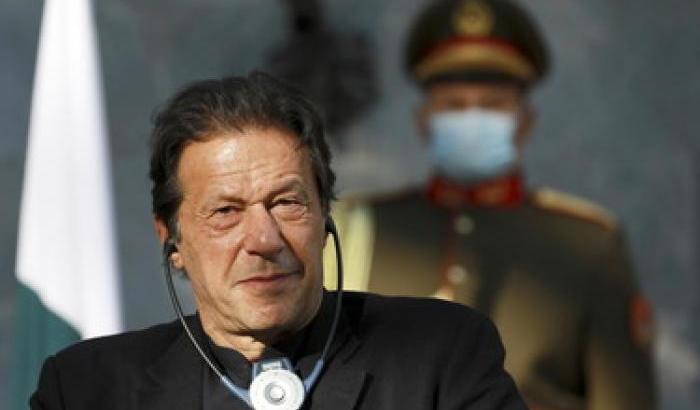 Il premier del Pakistan: "Stiamo discutendo con i paesi della regione se riconoscere i Talebani"