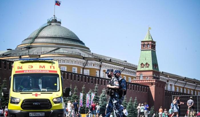 Record di decessi per Covid in Russia: in 24 ore sfiorati i 900 morti