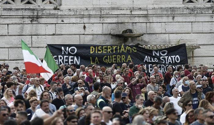 La condanna di Gualtieri dopo l'assalto alla Cgil: "Le minacce fasciste non passeranno"