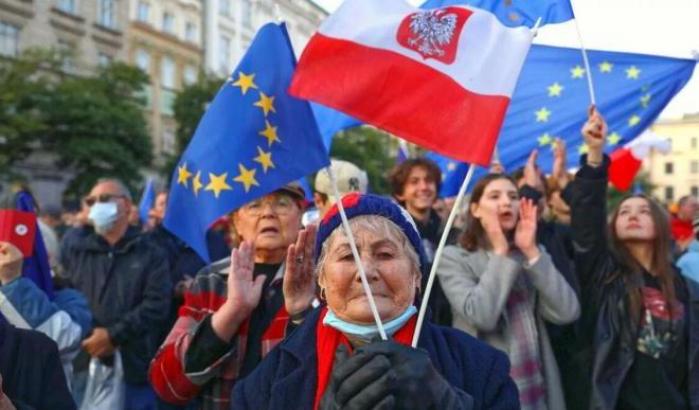 La Polonia europeista in piazza contro il governo sovranista