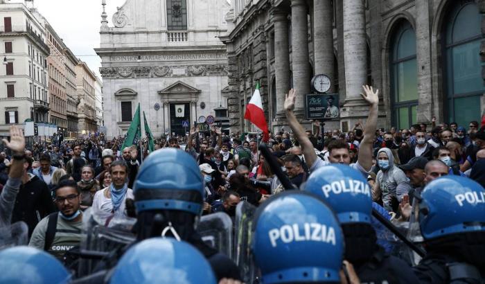 Il pm Nobili: "C'è il rischio che la protesta no vax si allarghi per infiltrazioni fasciste"