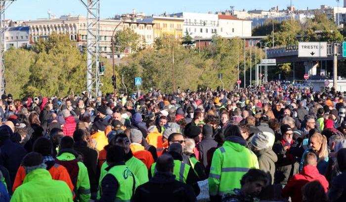 Manifestazione dei portuali a Trieste