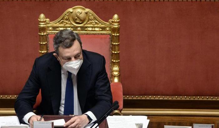 Draghi plaude alla campagna vaccinale: "In Italia più spedita della media Ue"