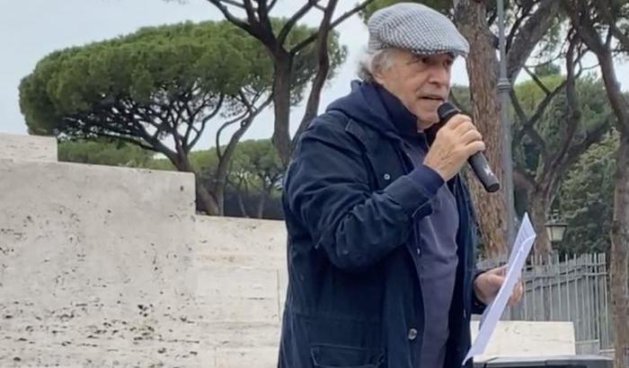 La malinconica parabola di Enrico Montesano, voce degli iper-complottisti anti-Covid