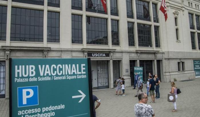 Allarme vaccini anti-Covid: le prime dosi scendono a 20mila al giorno. Slitta l'obiettivo 90%