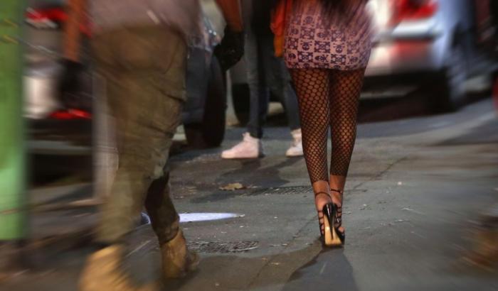 A Terni un'ordinanza medievale contro la prostituzione impone (solo alle donne) un abbigliamento 'decoroso'