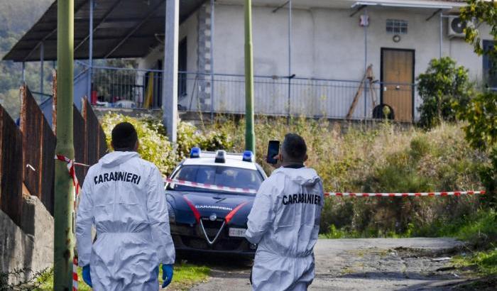 Giovani uccisi a Ercolano: l'assassino ha esploso 11 colpi di pistola contro la loro auto