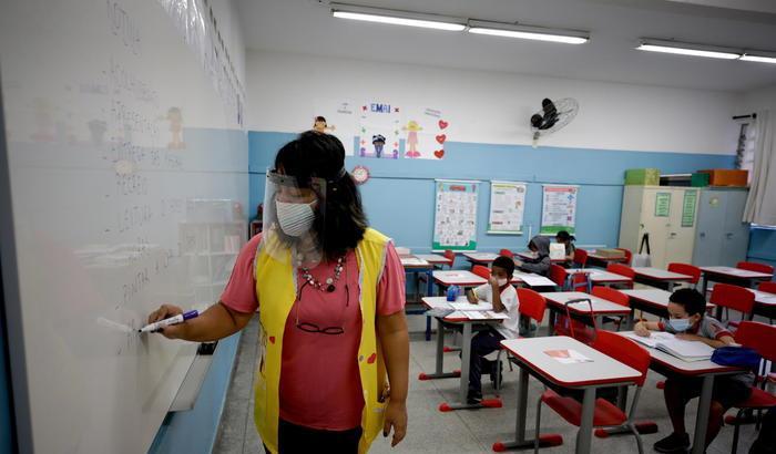 Brasilia, torna l'obbligo di presenza a scuola: protesta dei docenti