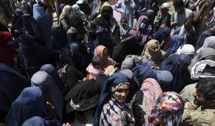 Lamorgese: "In arrivo 1.200 rifugiati afghani attraverso corridoi umanitari"