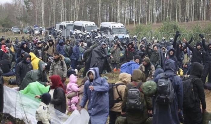 Migranti, l'autocrate bielorusso contro il liberticida polacco. Povera Europa...