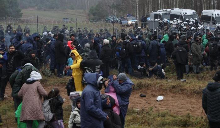 Migranti al confine tra Bielorussia e Polonia