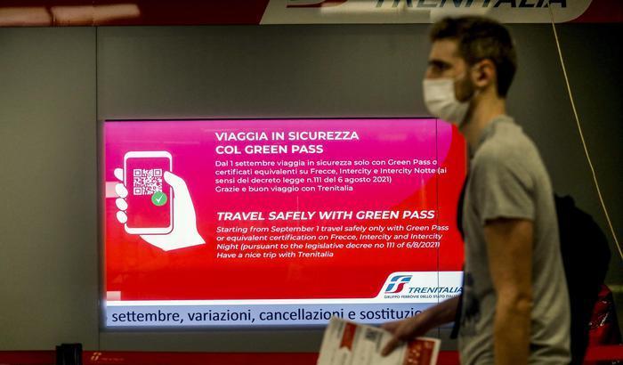 Le Regioni premono sul Governo: "Vogliamo un Green Pass rafforzato"