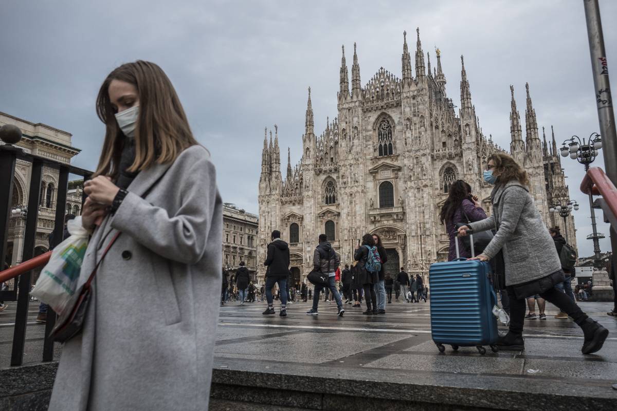 Stretta Covid, da Milano a Firenze ecco le città dove sarà obbligatoria la mascherina anche all'aperto