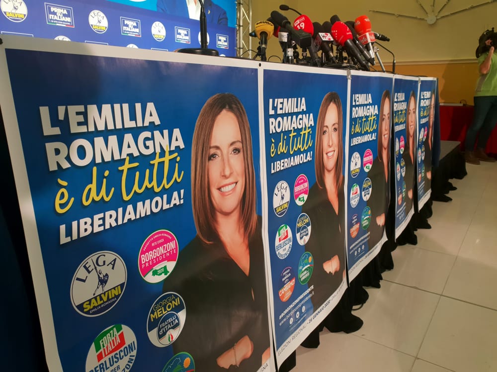 Il consigliere della lista Borgonzoni (Lega)'carezza' i no-vax: "Non puntiamo il dito contro"