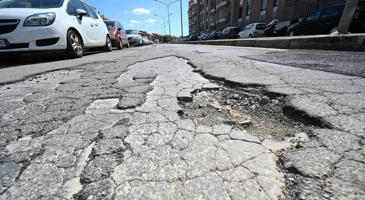 Cominciati i lavori di sistemazione delle principali buche stradali a Roma. Si tratta di un miracolo di Natale?