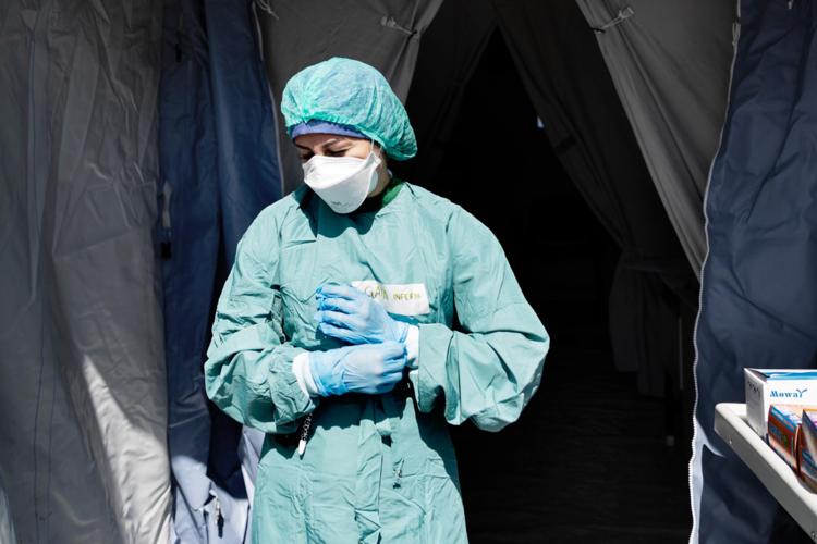 Aumentano molto i ricoveri 'ordinari' per Covid, ma il virus rimane sotto controllo Aumentano molto i ricoveri 'ordinari' per Covid, ma il virus rimane sotto controllo