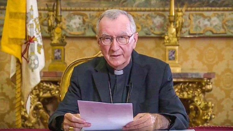 Il cardinale Parolin ai no vax di tutto il mondo: "Il Papa lo ha detto, il vaccino è un gesto d'amore"