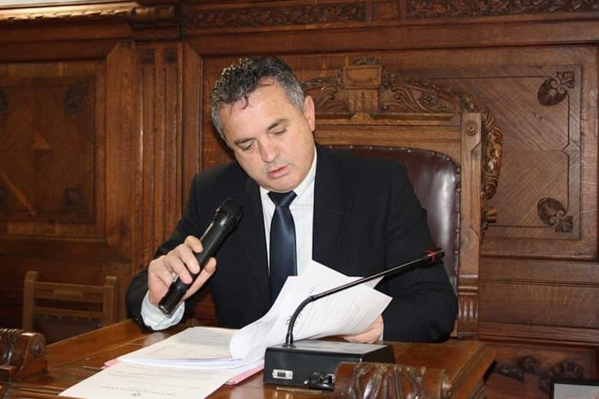 Ai domiciliari il presidente della Provincia di Benevento: accusato di appalti truccati